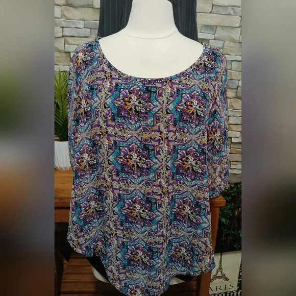 Notations Geometric Large Layered Flutter Blouse‎ - Picture 1 of 7